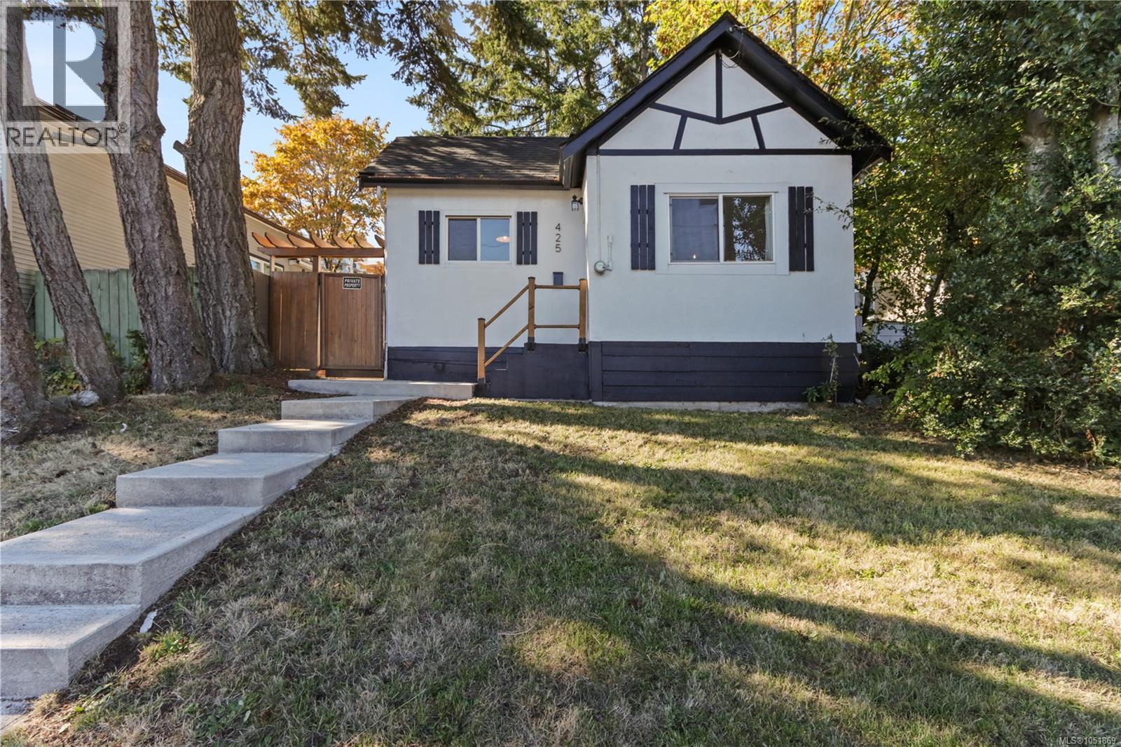 425 Stewart Ave, Nanaimo