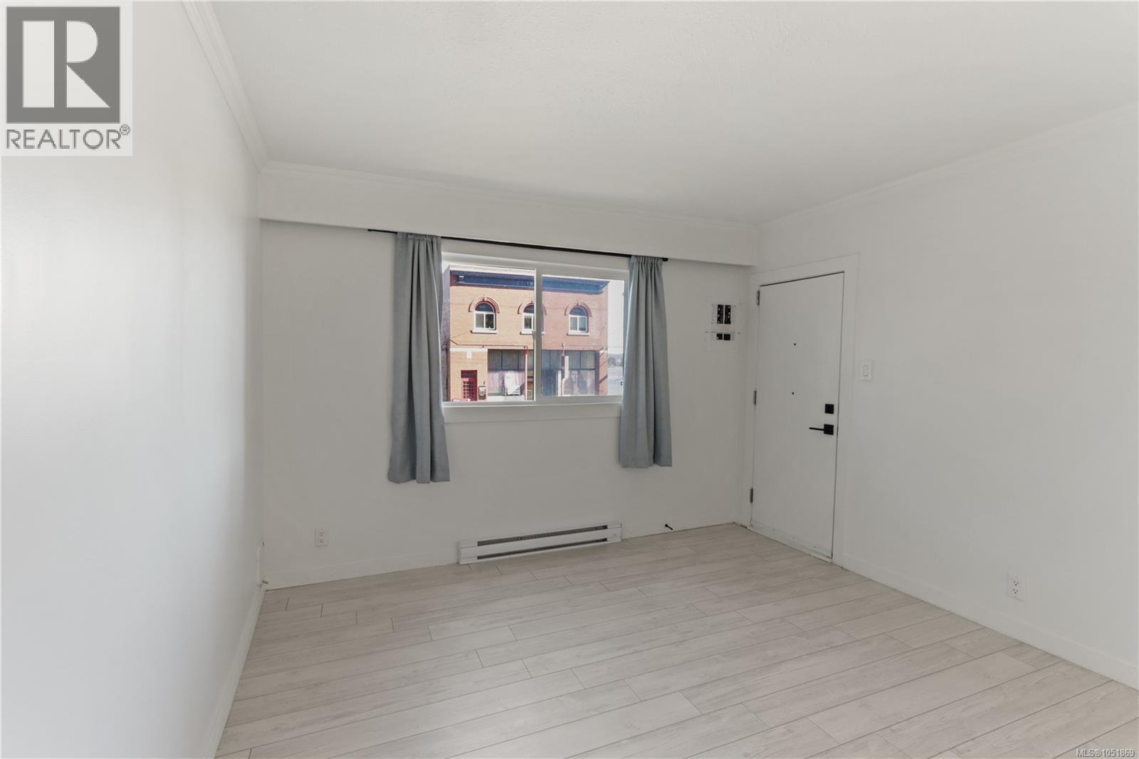 425 Stewart Ave - 7