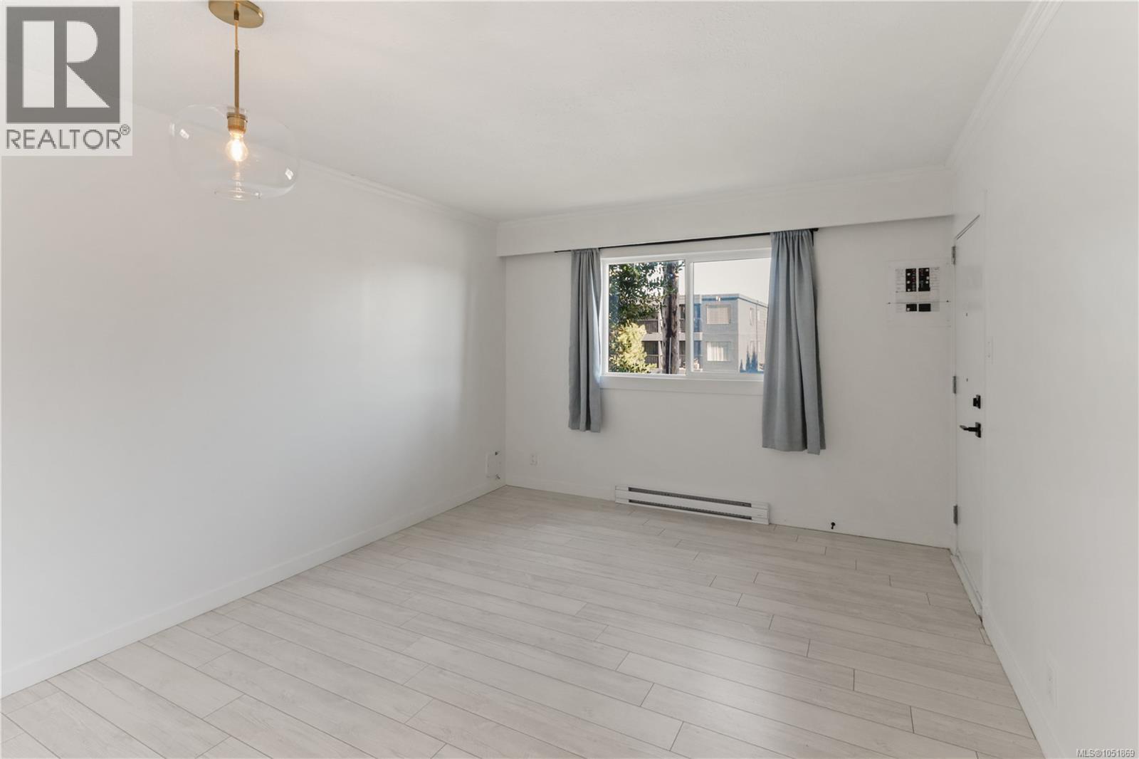 425 Stewart Ave - 8