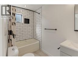 425 Stewart Ave, Nanaimo, BC V9S4C7 Photo 19