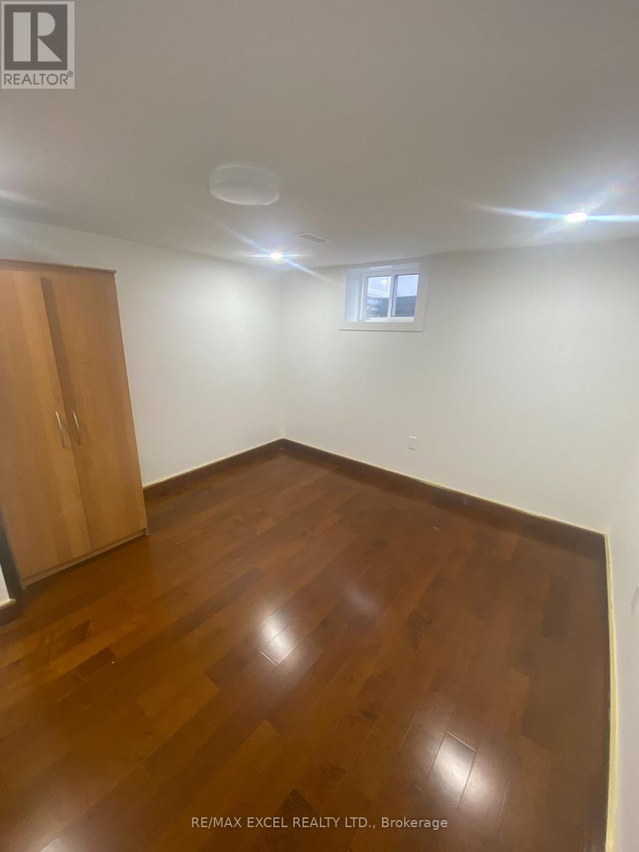 226 Elgin Street West — photo 4