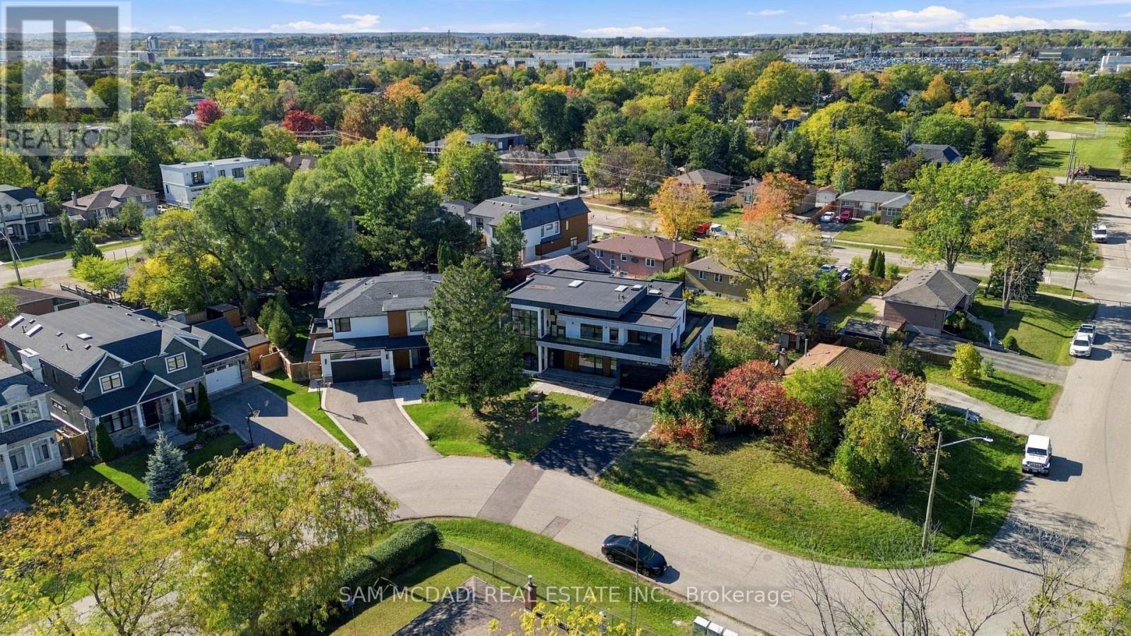 468 Saville Crescent — photo 47