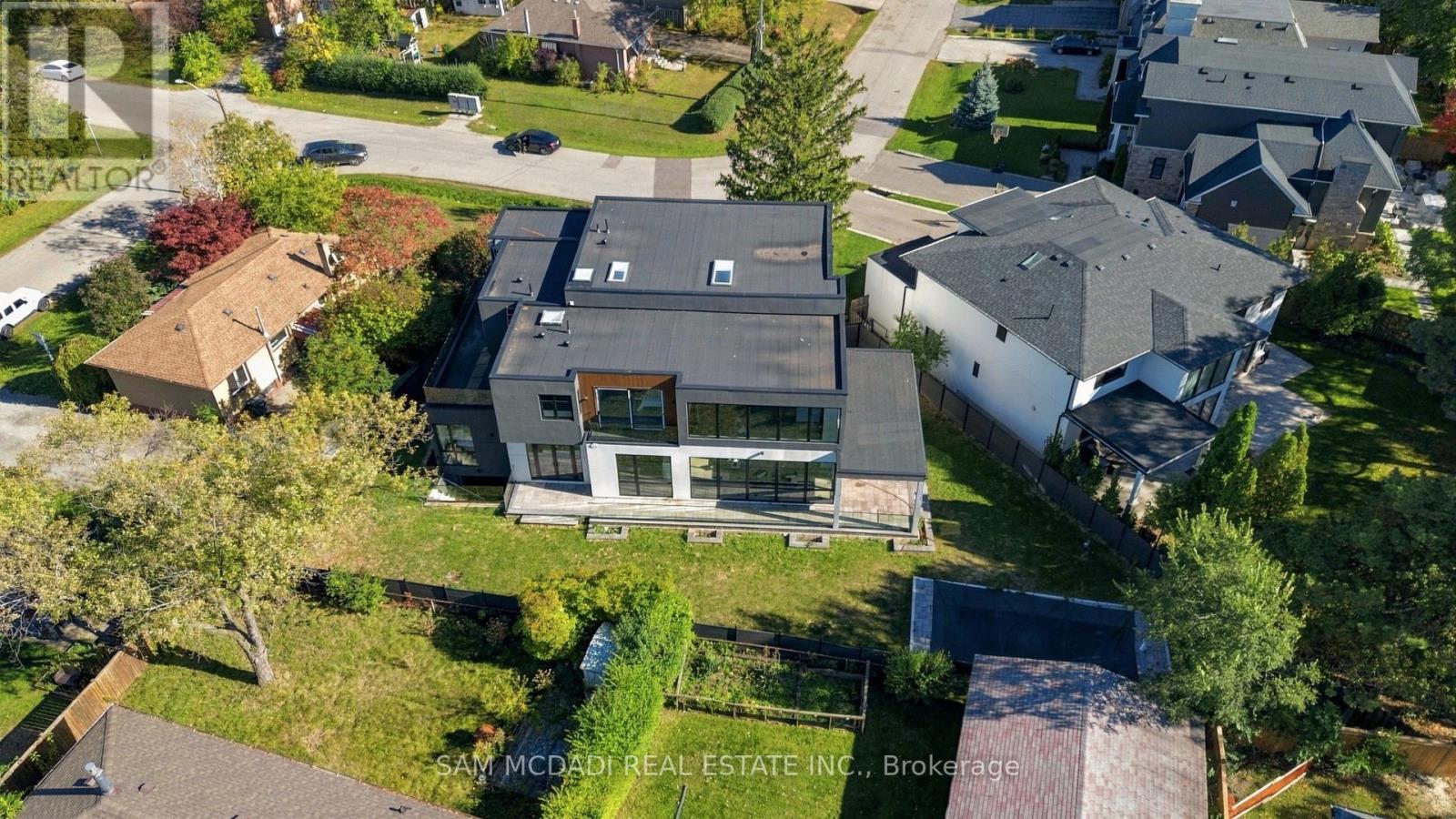 468 Saville Crescent — photo 44
