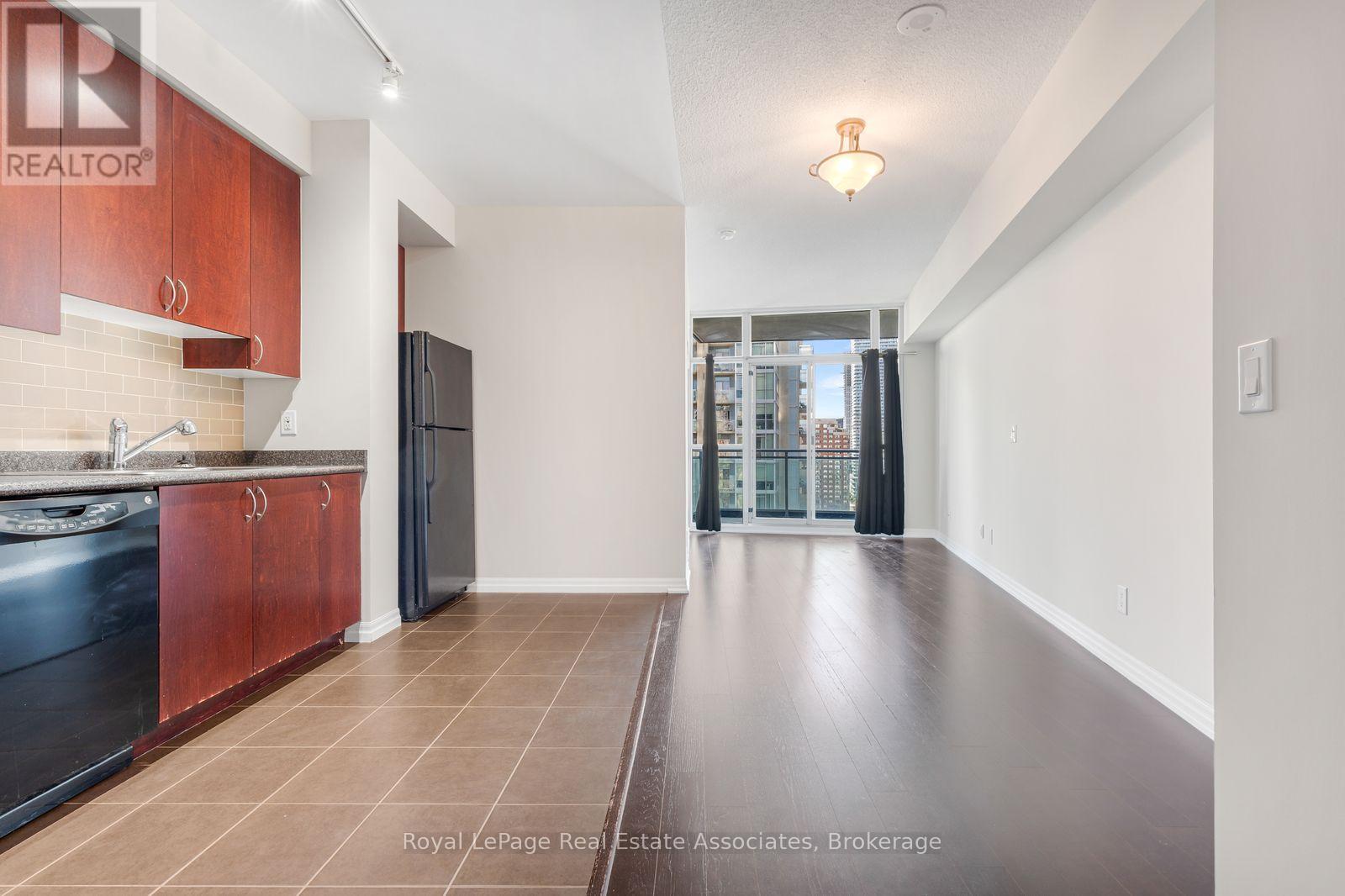 1709- 223 Webb Drive, Mississauga, ON photo 4