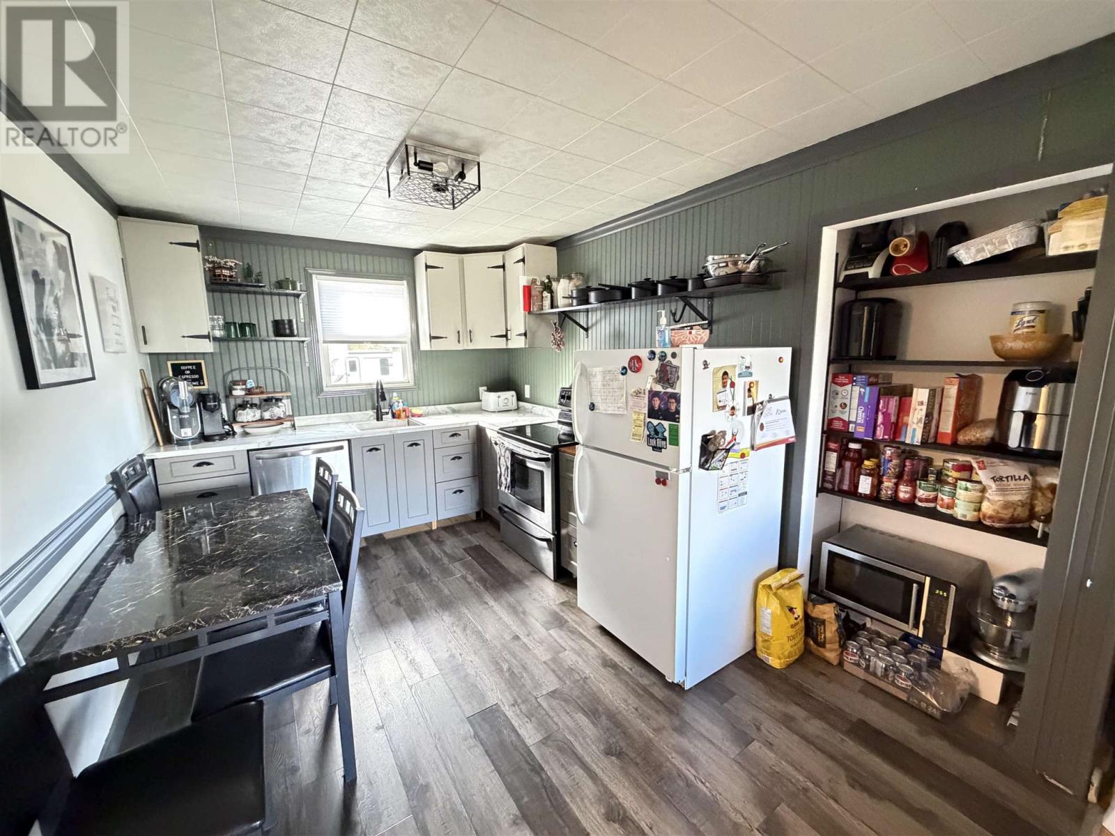40 Churchill AVE - 3