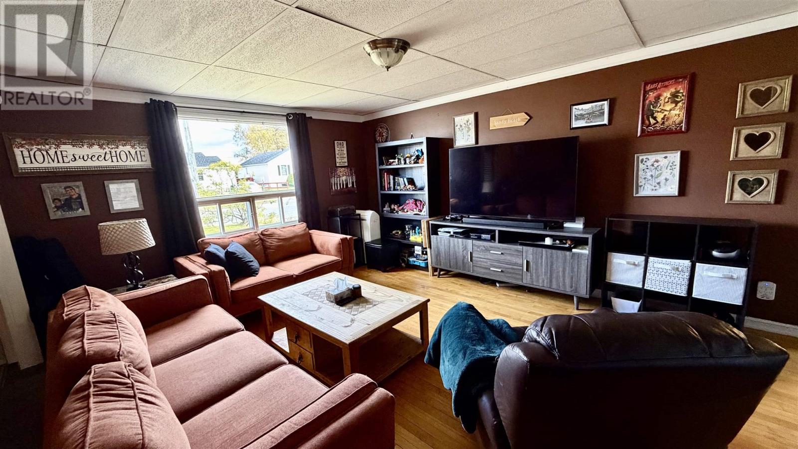 40 Churchill AVE - 6