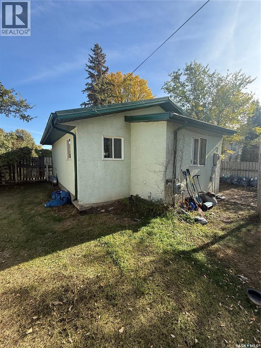871 110th STREET, North Battleford — photo 15
