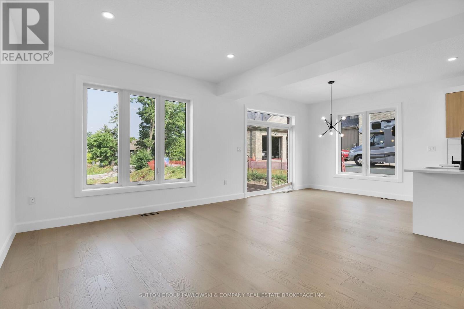 414 Old Wonderland Road — photo 11