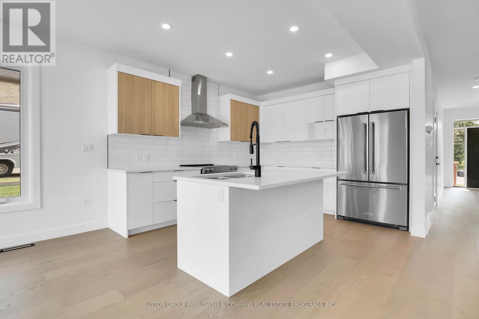 414 Old Wonderland Road — photo 13
