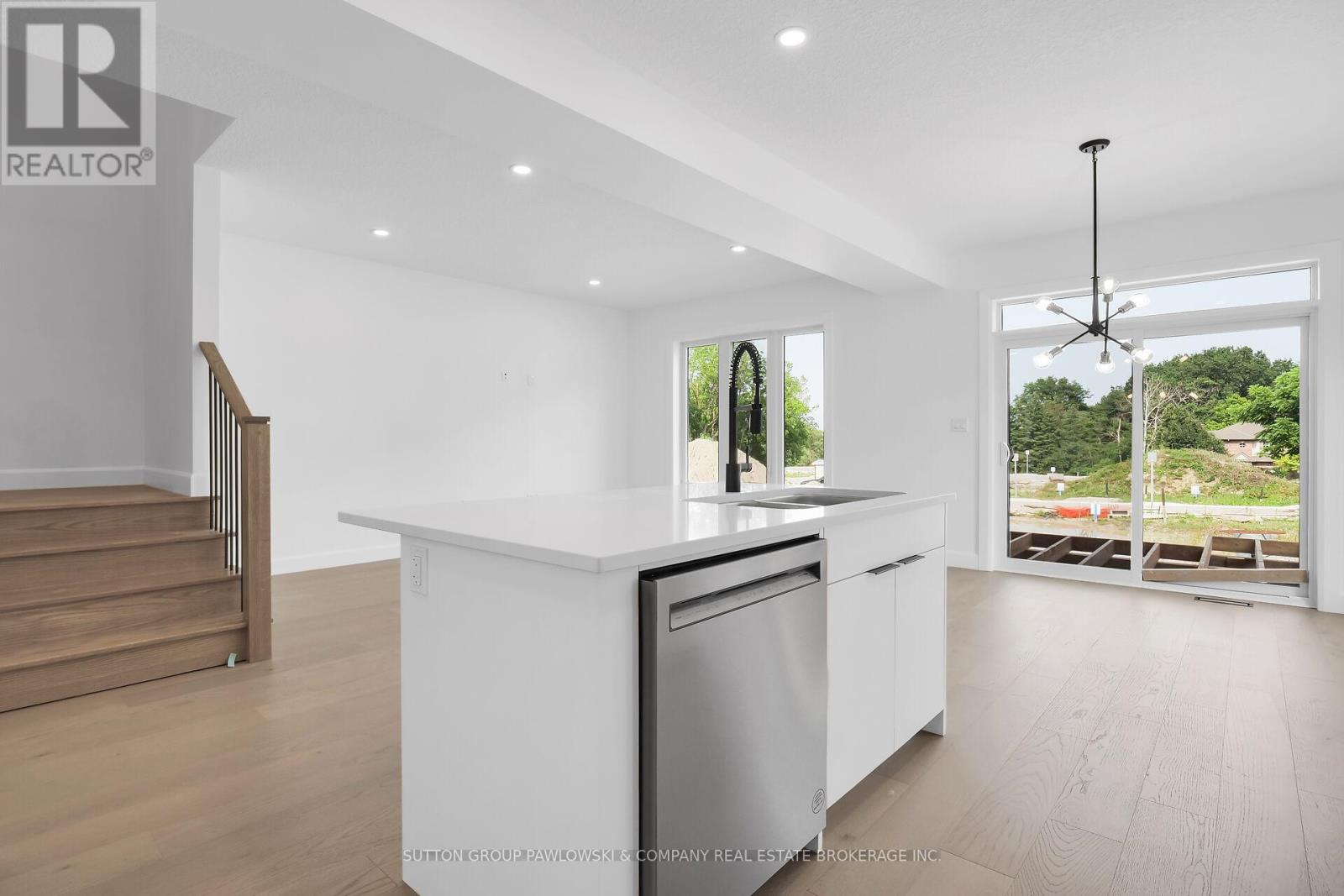 414 Old Wonderland Road — photo 14