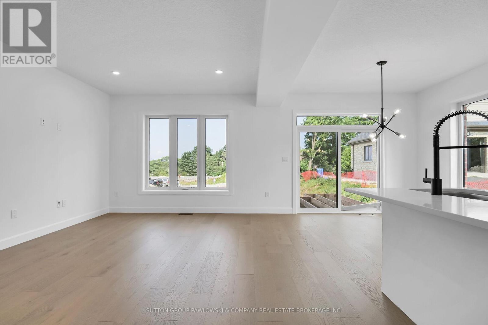 414 Old Wonderland Road — photo 8