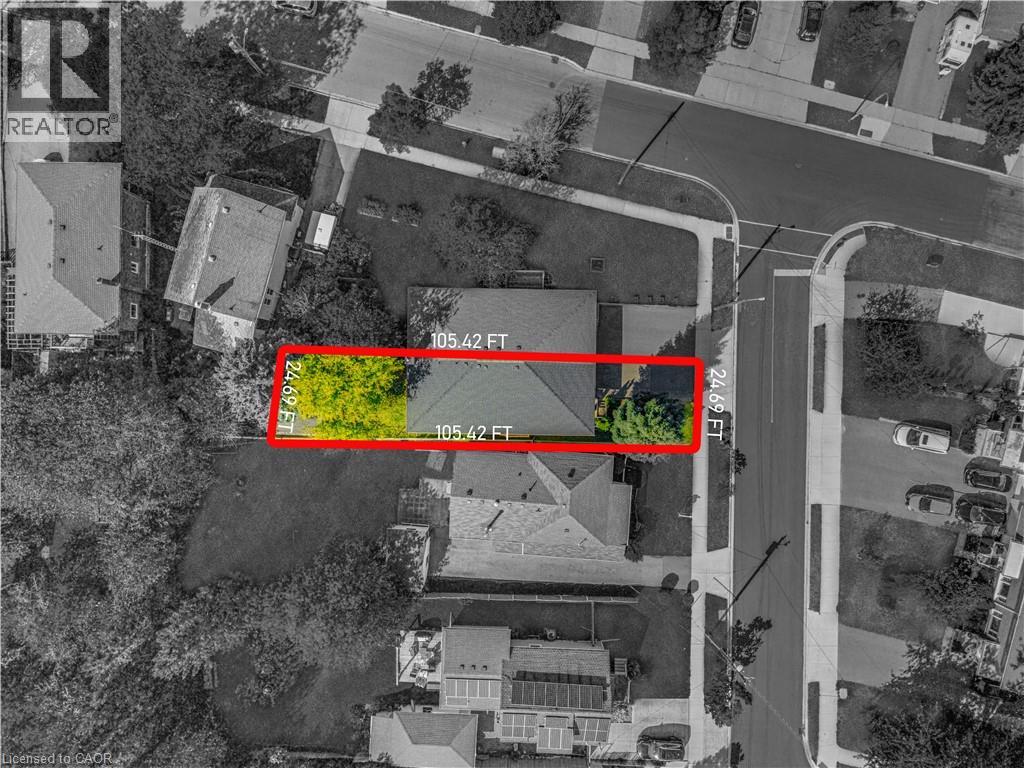 427 LAWRENCE Avenue — photo 2