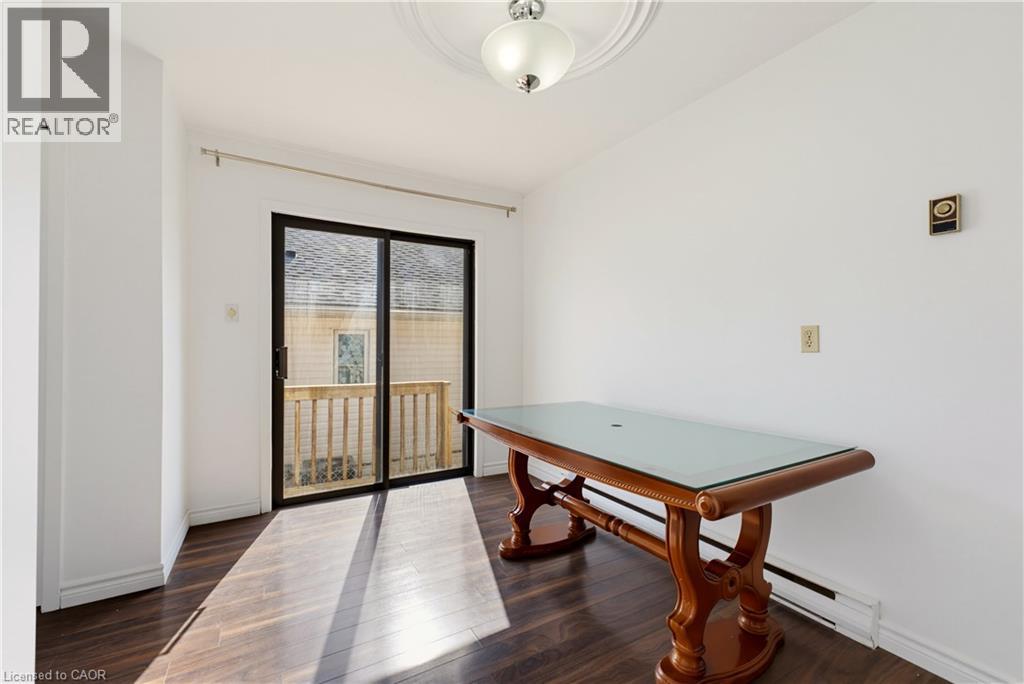 427 LAWRENCE Avenue - 5