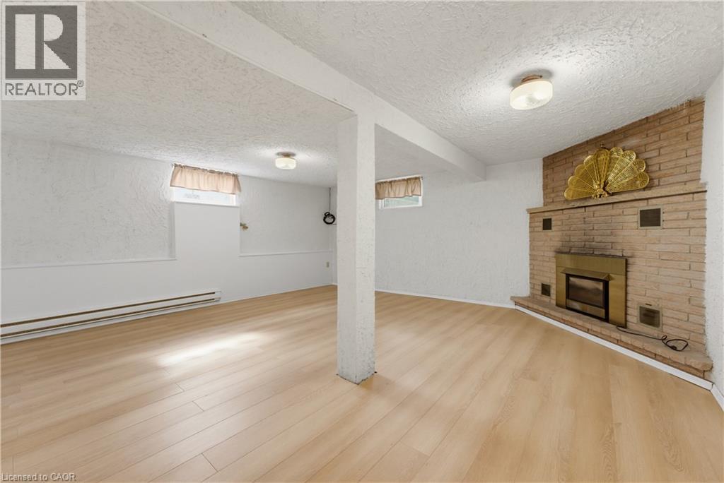 427 LAWRENCE Avenue - 12