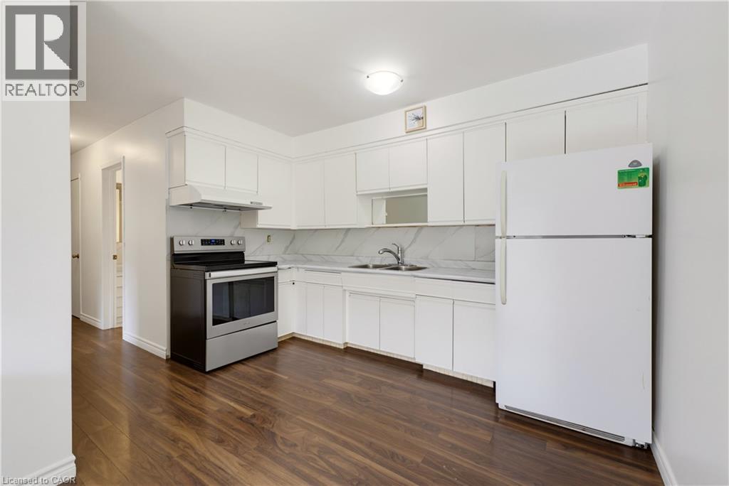 427 LAWRENCE Avenue - Image 4