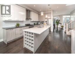 464 29 Avenue NW - photo 11