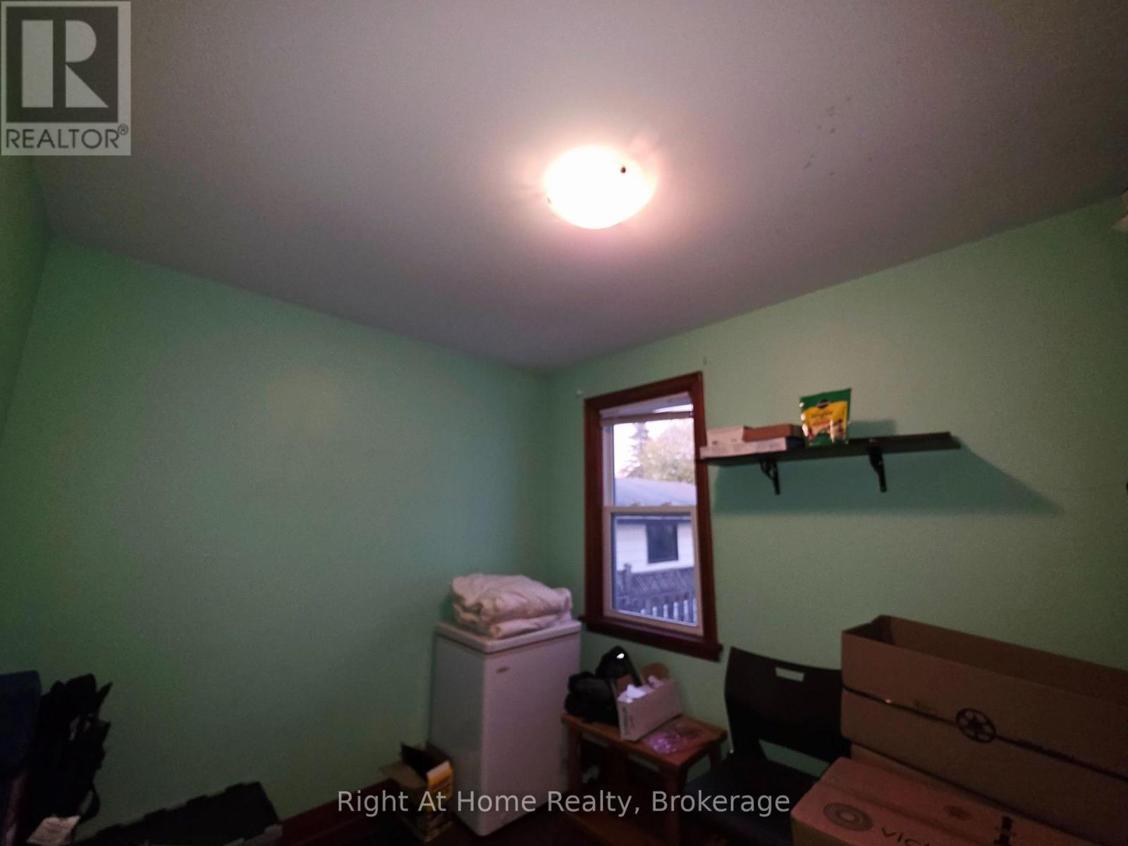 195 Empress Avenue South — photo 7