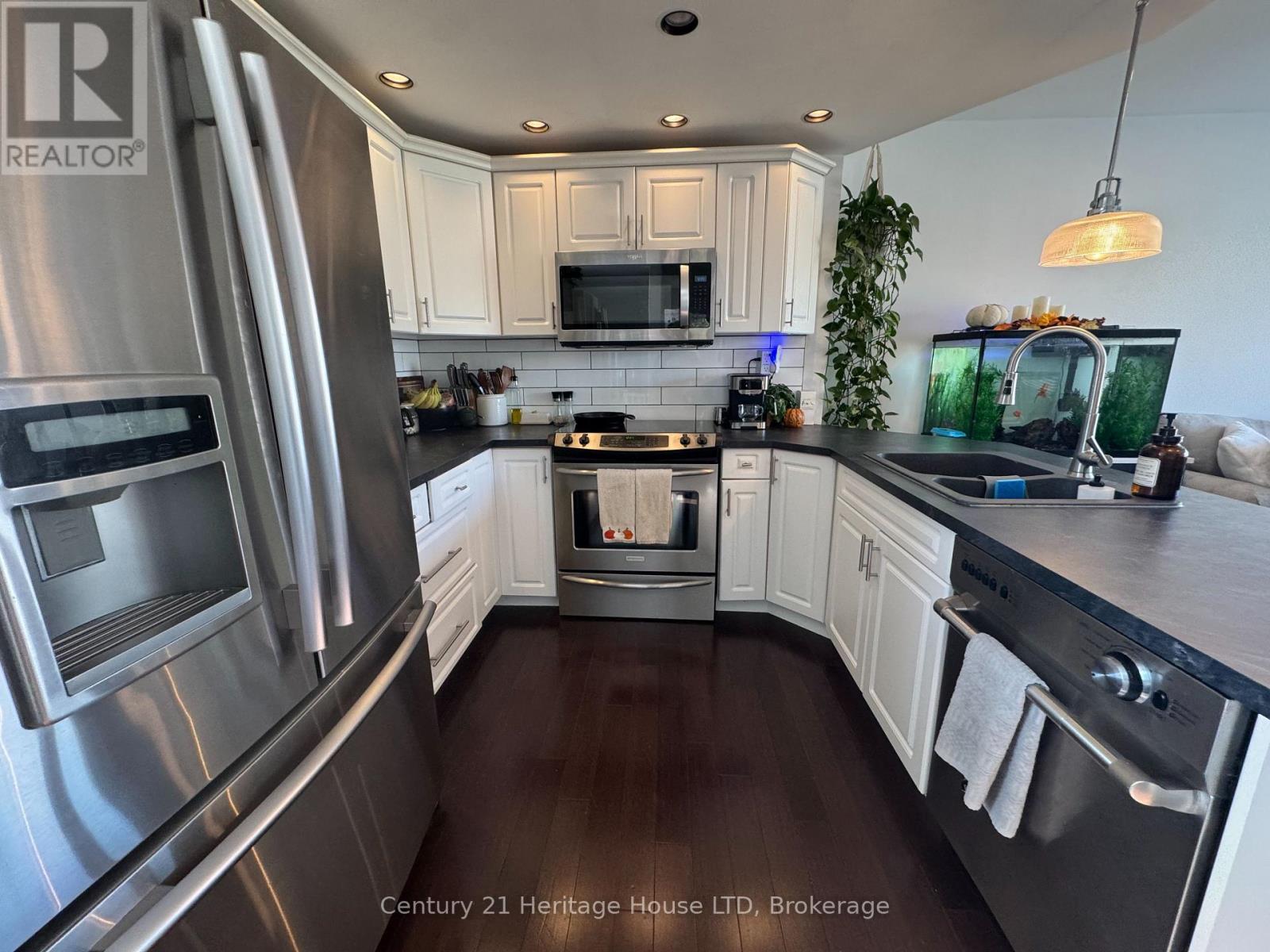 371 Ridge Road North — photo 4