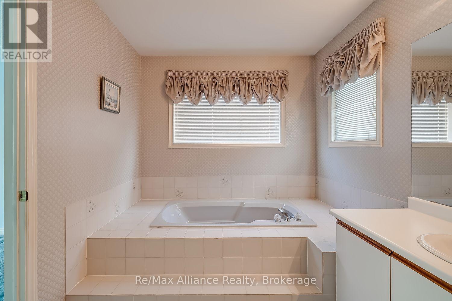2151 PINEVIEW DRIVE - 33