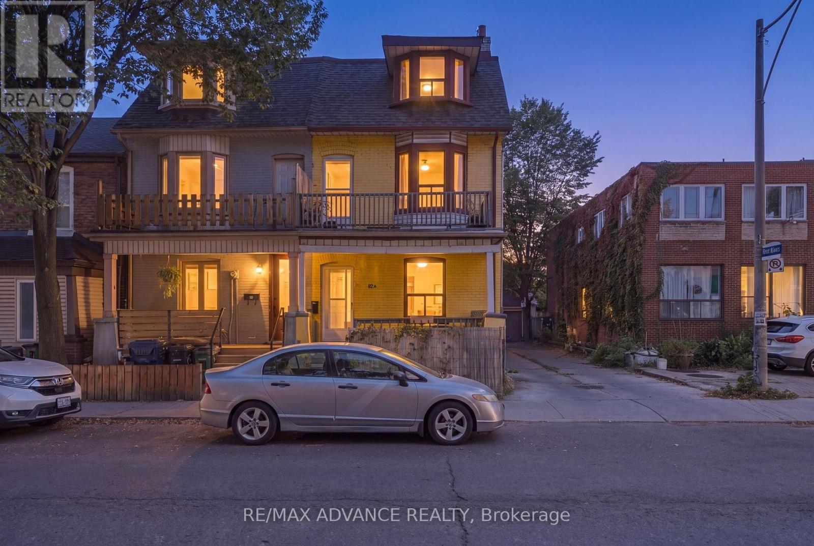 82A Augusta Avenue, Toronto, ON photo 2
