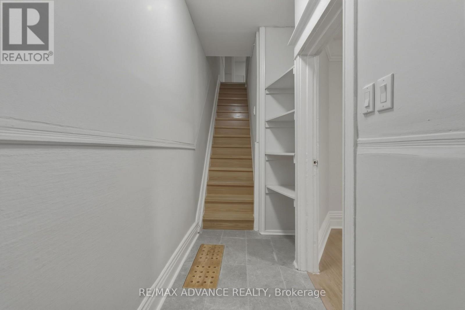 82A Augusta Avenue, Toronto, ON photo 8