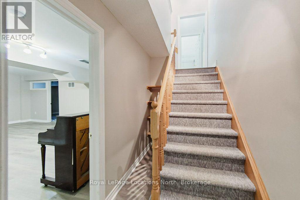 52 THOMAS DRIVE - 33