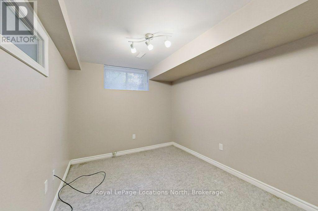 52 THOMAS DRIVE - 7