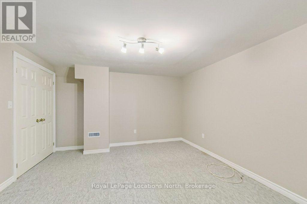 52 THOMAS DRIVE - 8