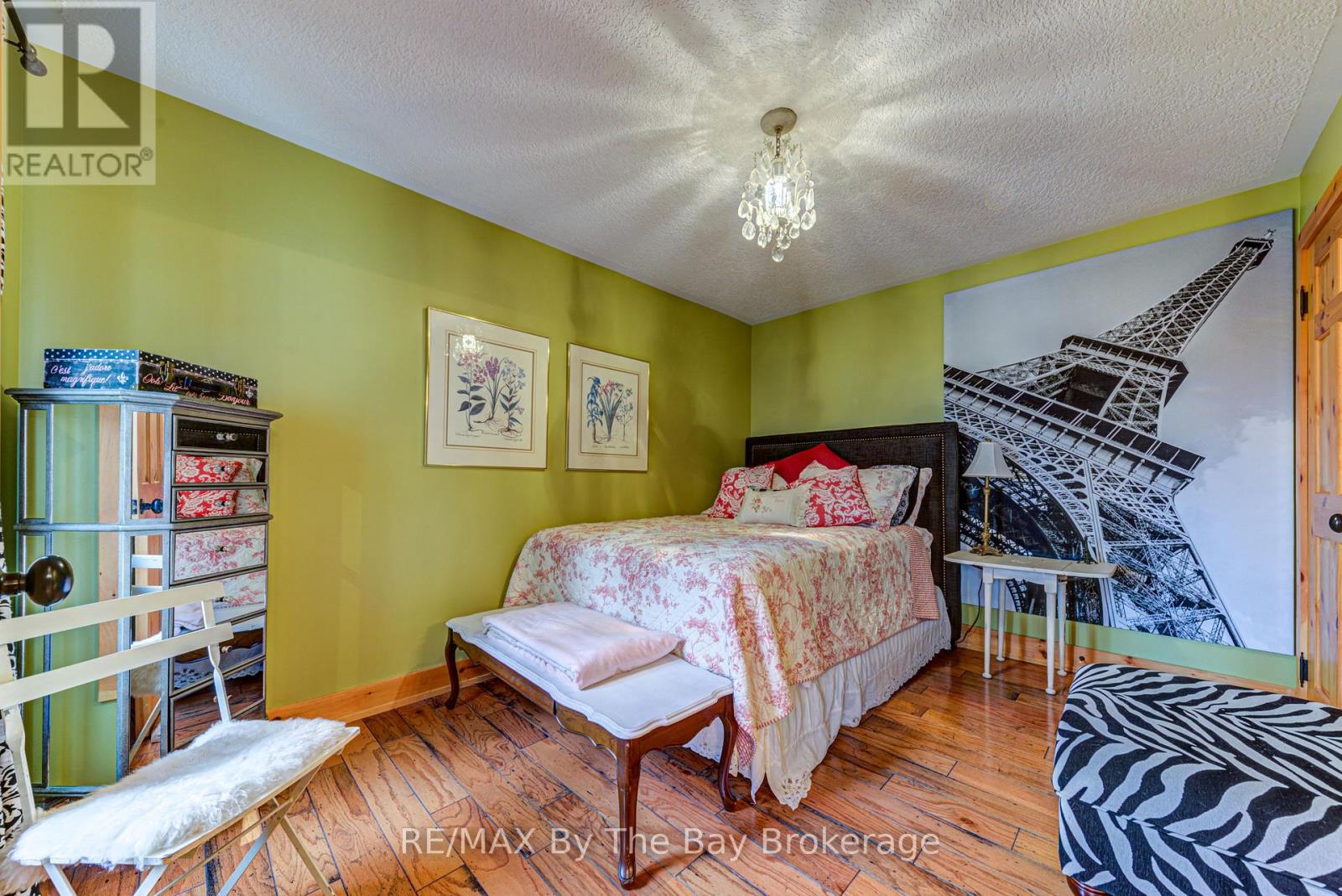 120 VENTURE BOULEVARD - 26