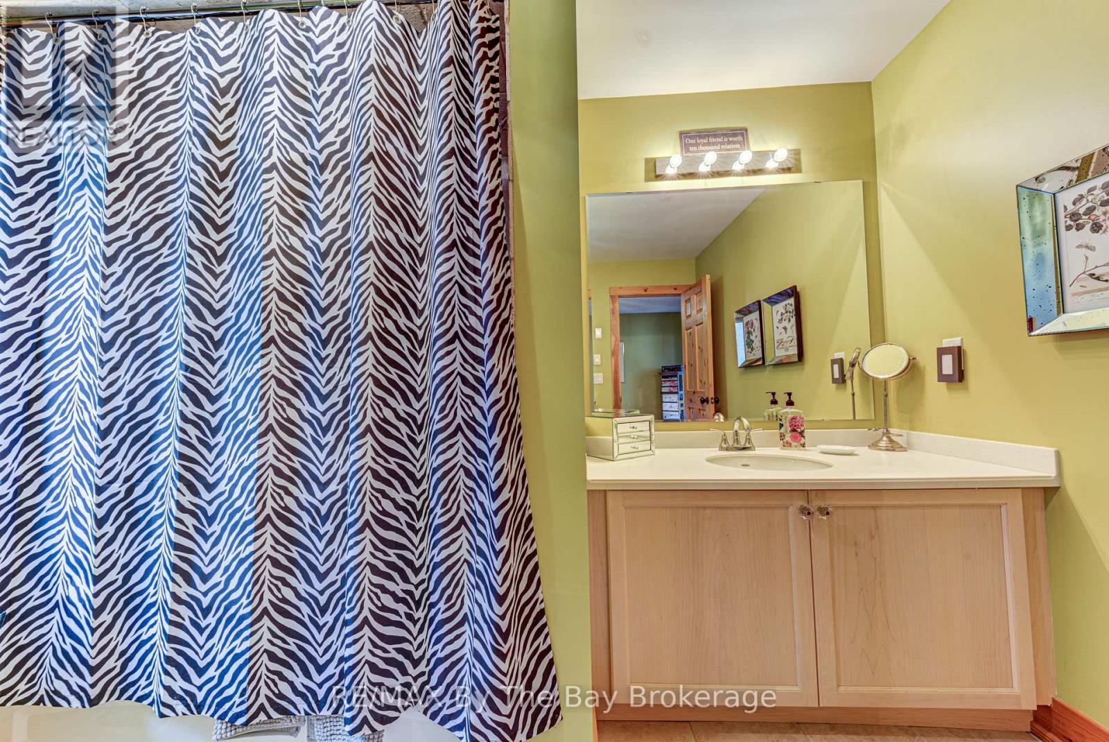 120 VENTURE BOULEVARD - 27