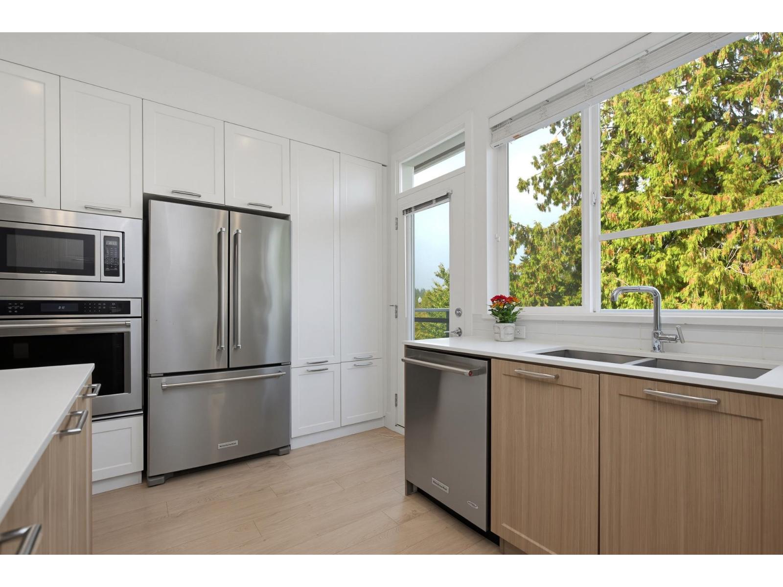8 15918 MOUNTAIN VIEW DRIVE, White Rock - Image 1