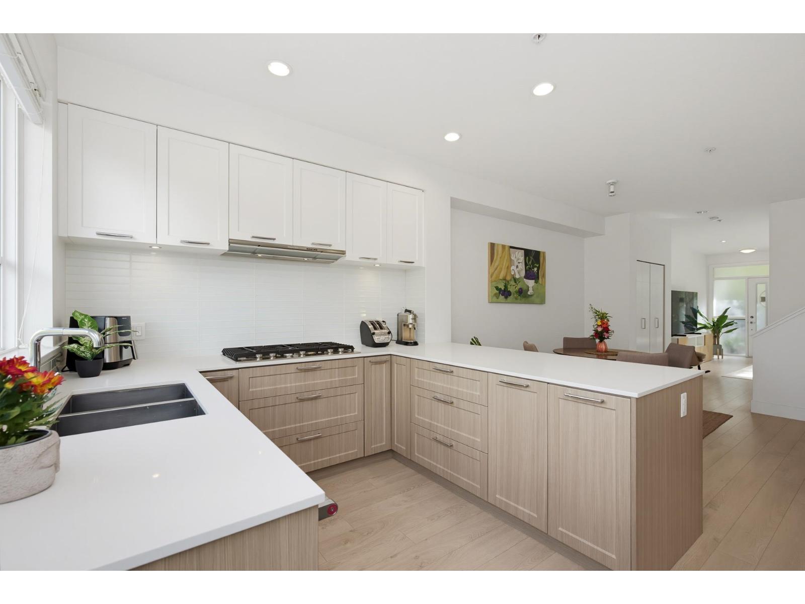 8 15918 MOUNTAIN VIEW DRIVE, White Rock - Image 1