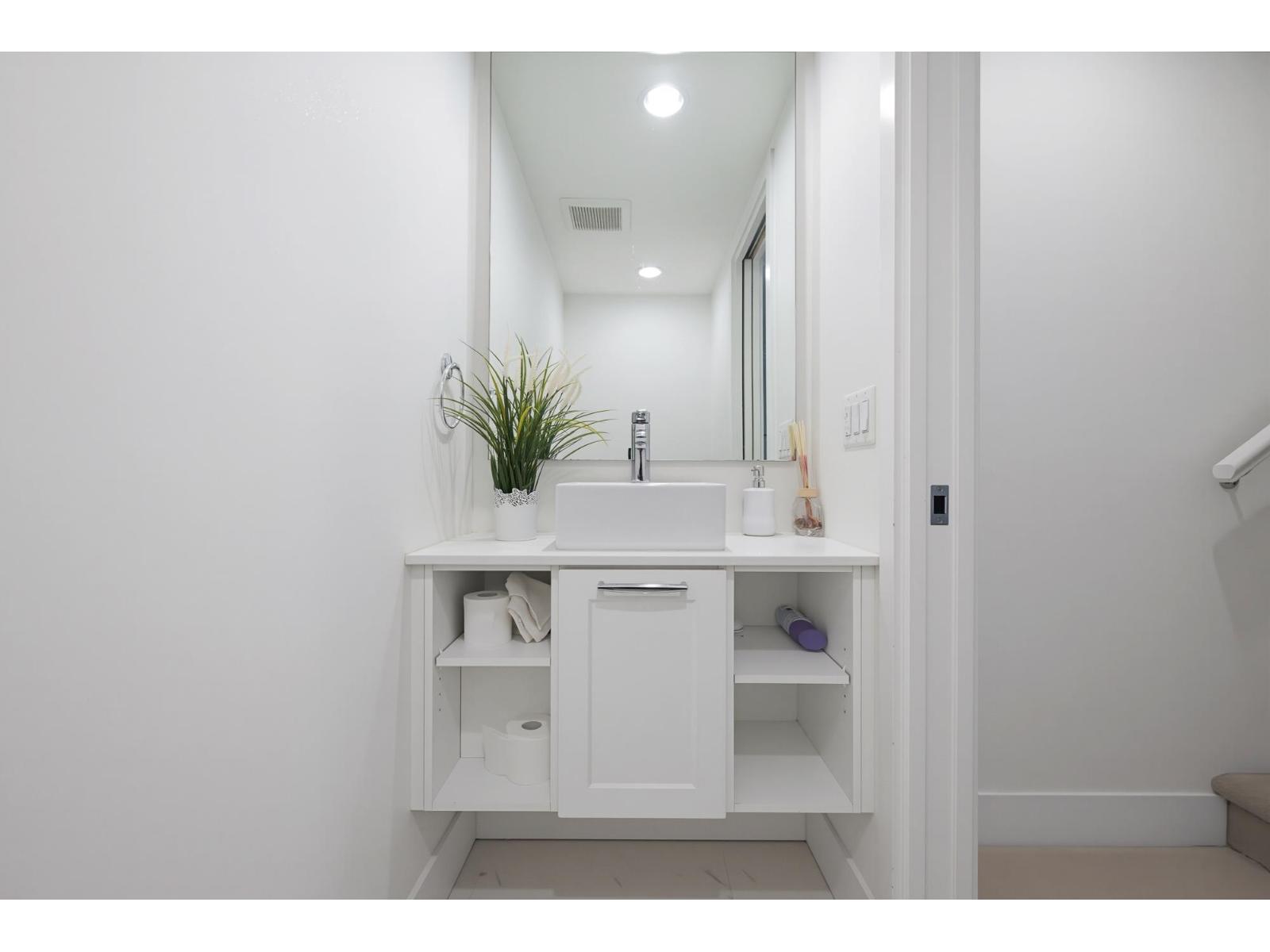 8 15918 MOUNTAIN VIEW DRIVE, White Rock - Image 1