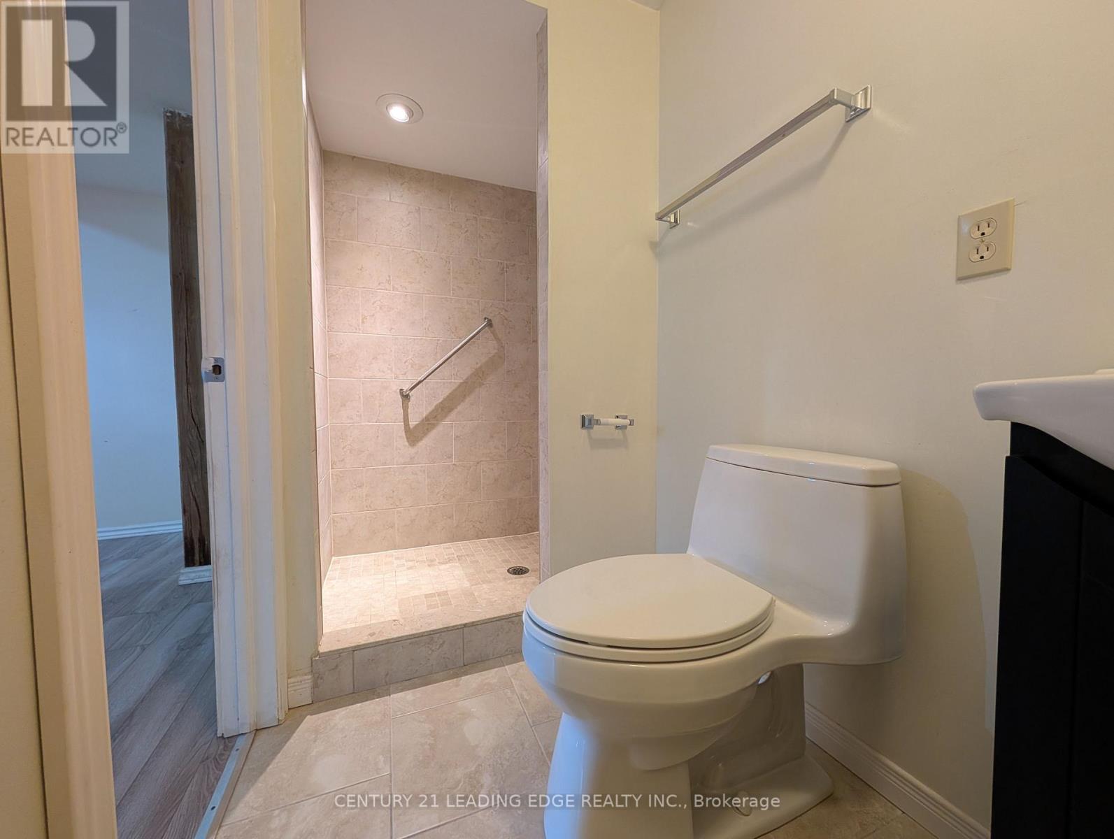 #3 736 KINGSTON ROAD - 14