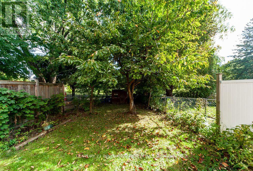 5 Wiggens Court, Toronto, ON photo 6