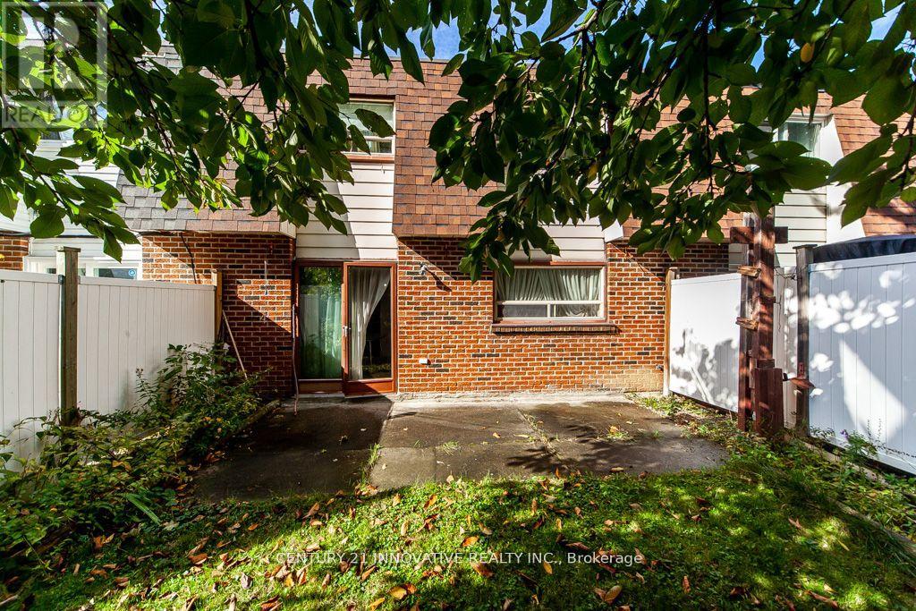 5 Wiggens Court, Toronto, ON photo 7
