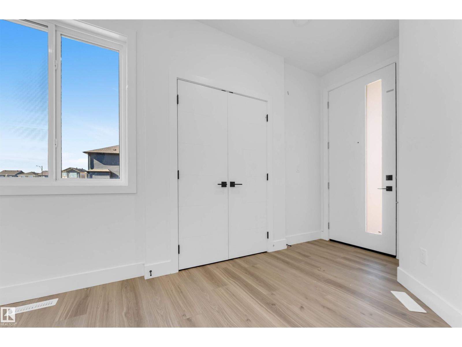 4707 17 AV SW - 12