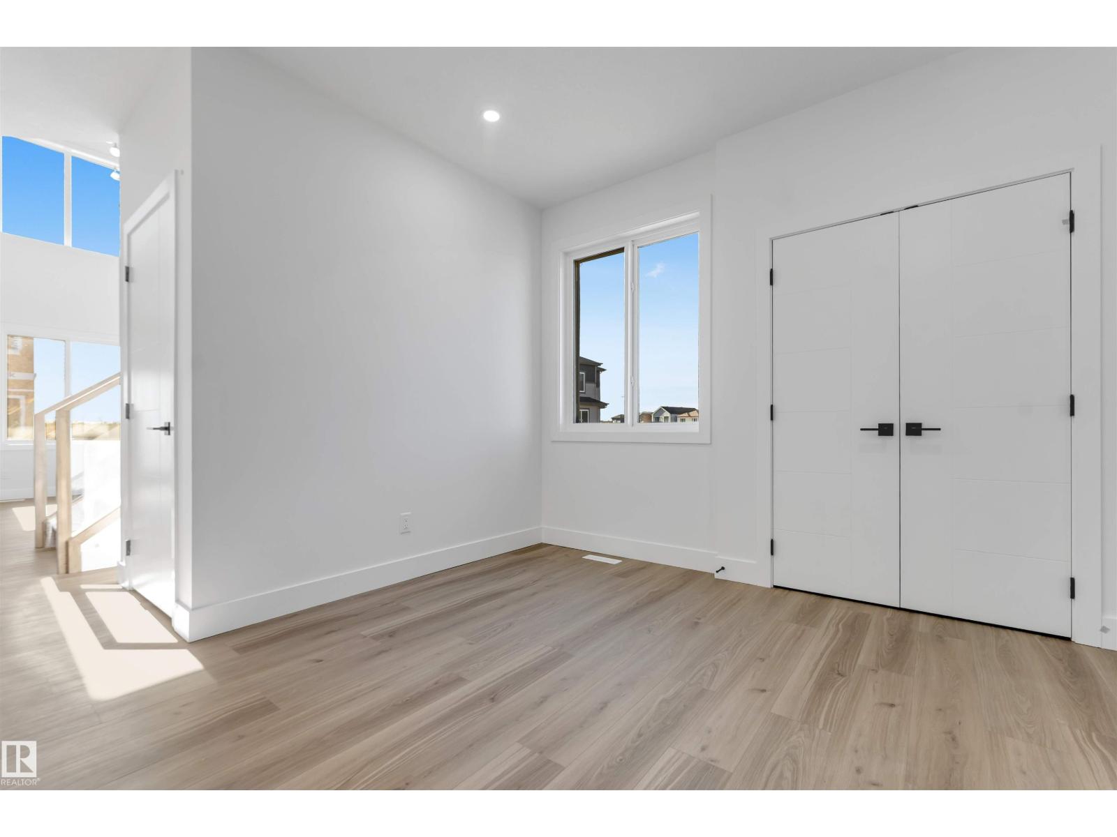 4707 17 AV SW - 13