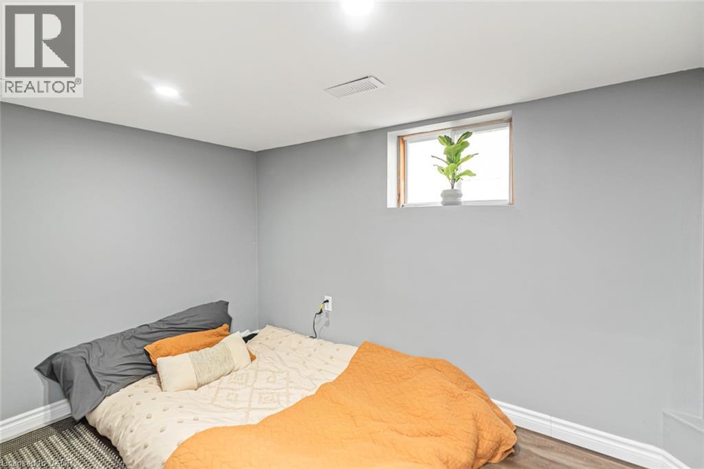 29 WEXFORD Avenue N - 29