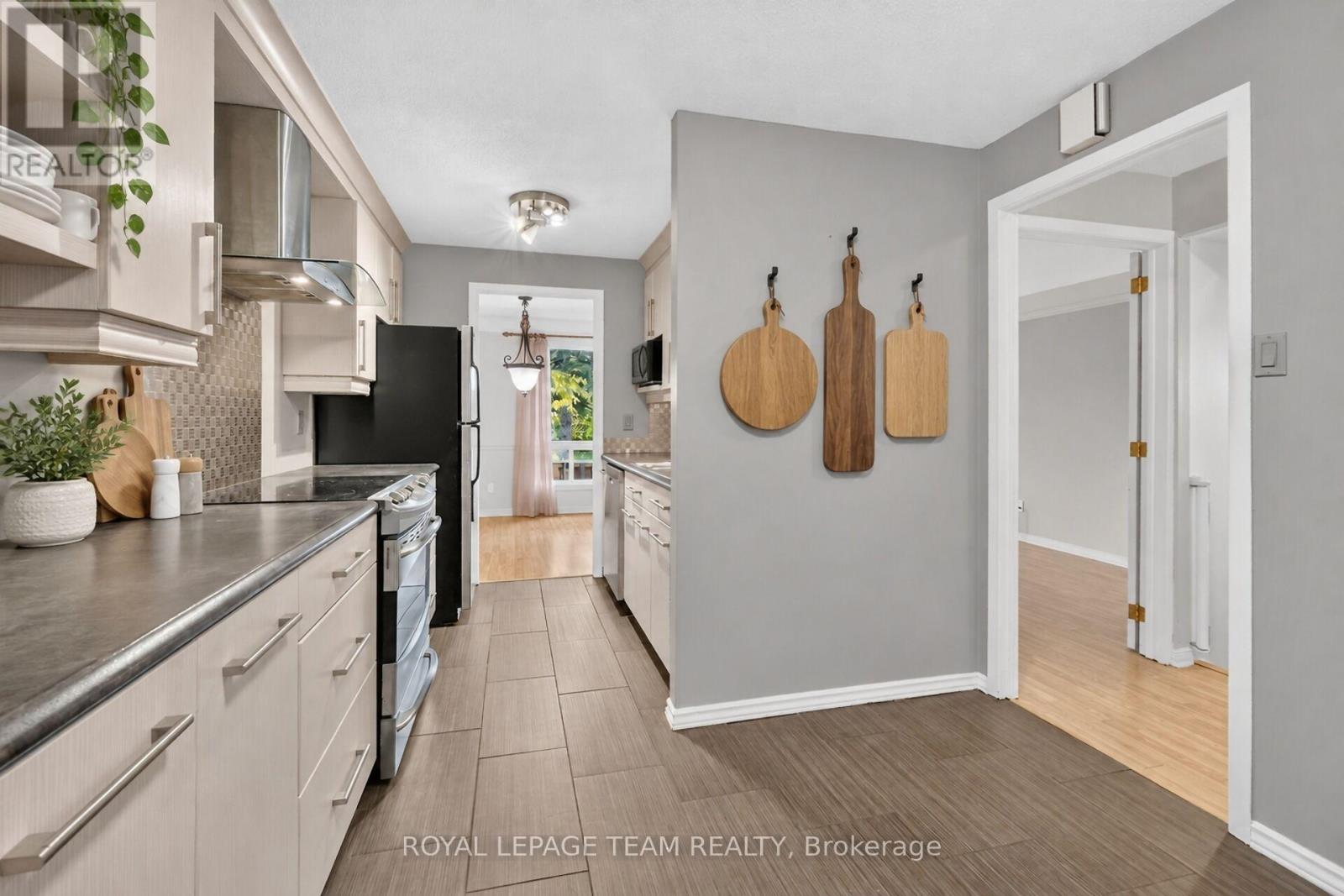7866 JEANNE D'ARC BOULEVARD - Image 17