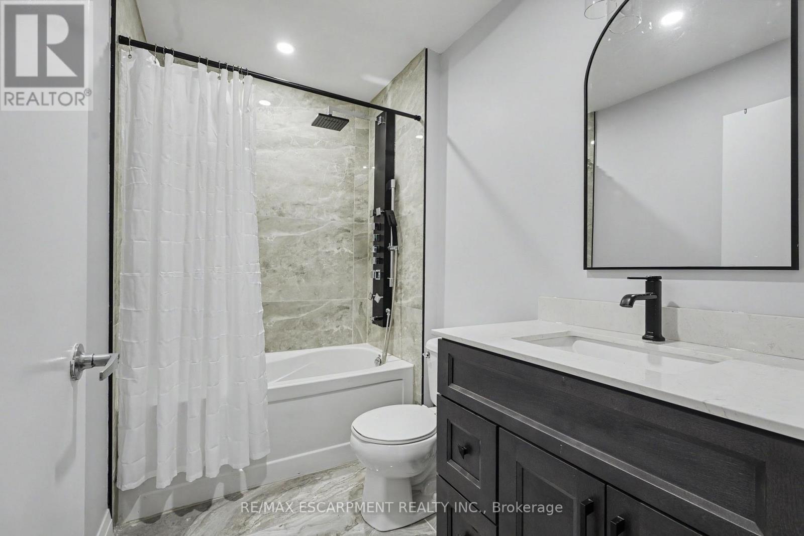 365 Prince Of Wales Drive — photo 13