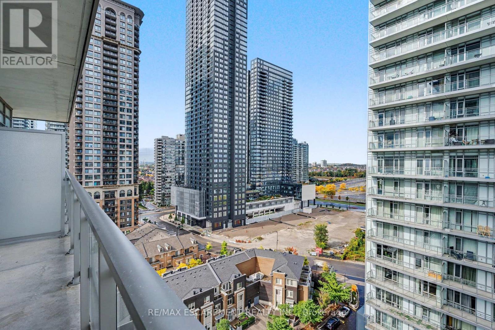 365 Prince Of Wales Drive — photo 19