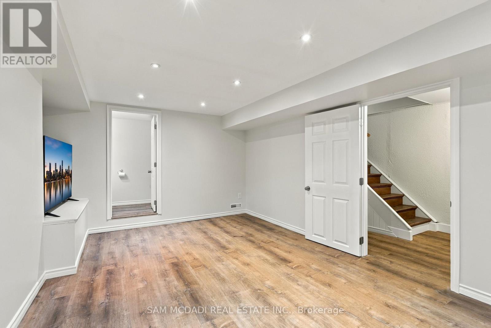 #87 2779 GANANOQUE DRIVE - 29