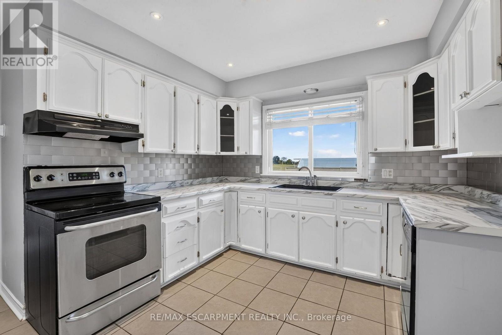 320 Mud Street, Grimsby, ON photo 11