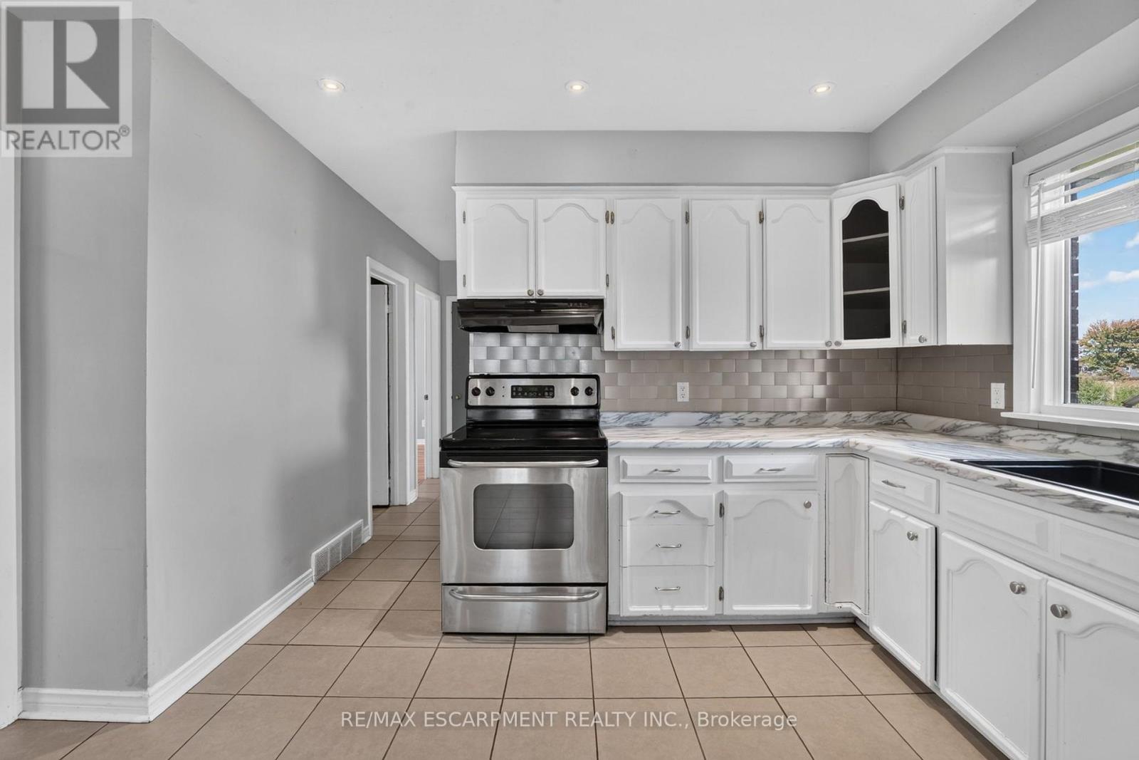 320 Mud Street, Grimsby, ON photo 16