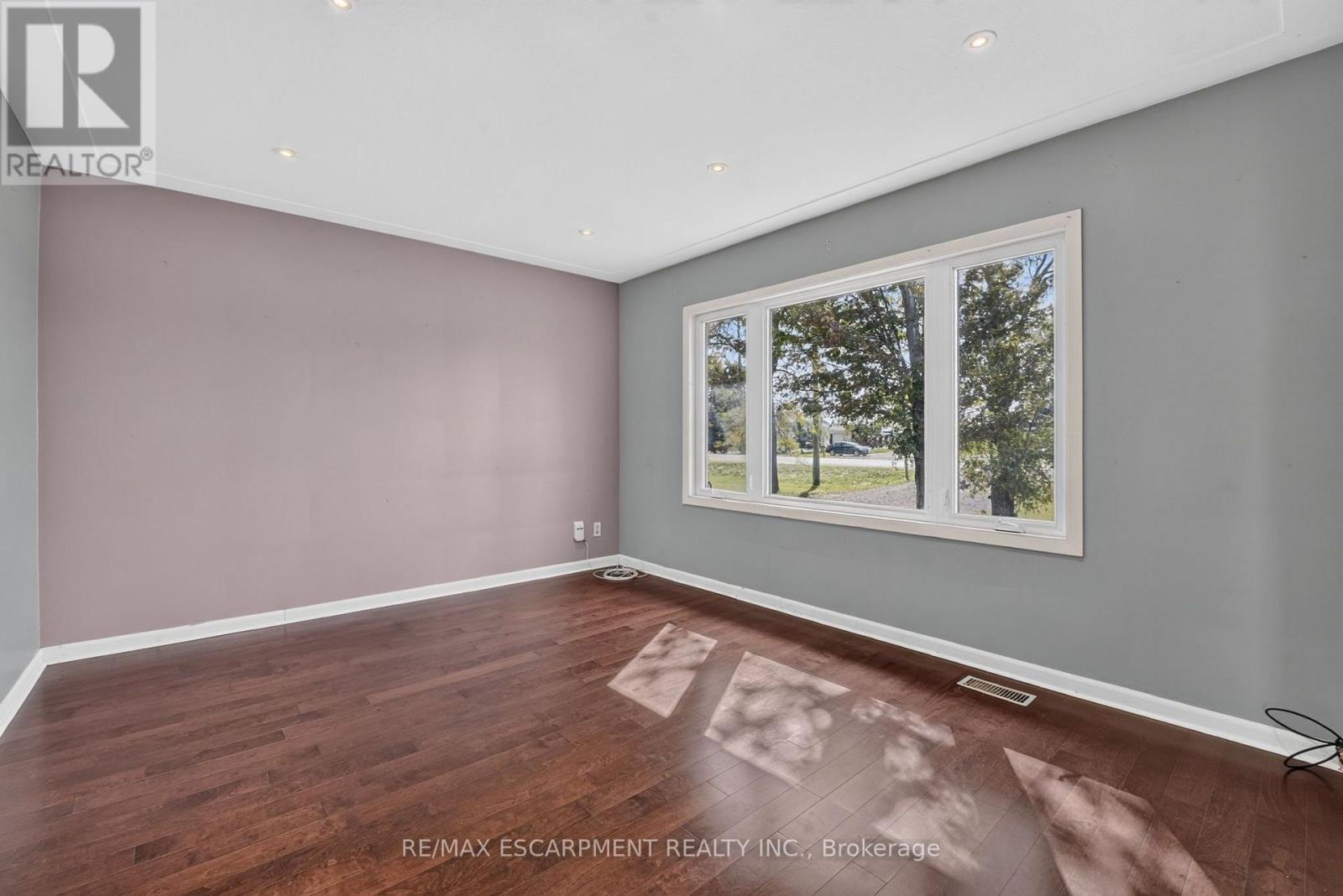 320 Mud Street, Grimsby, ON photo 8