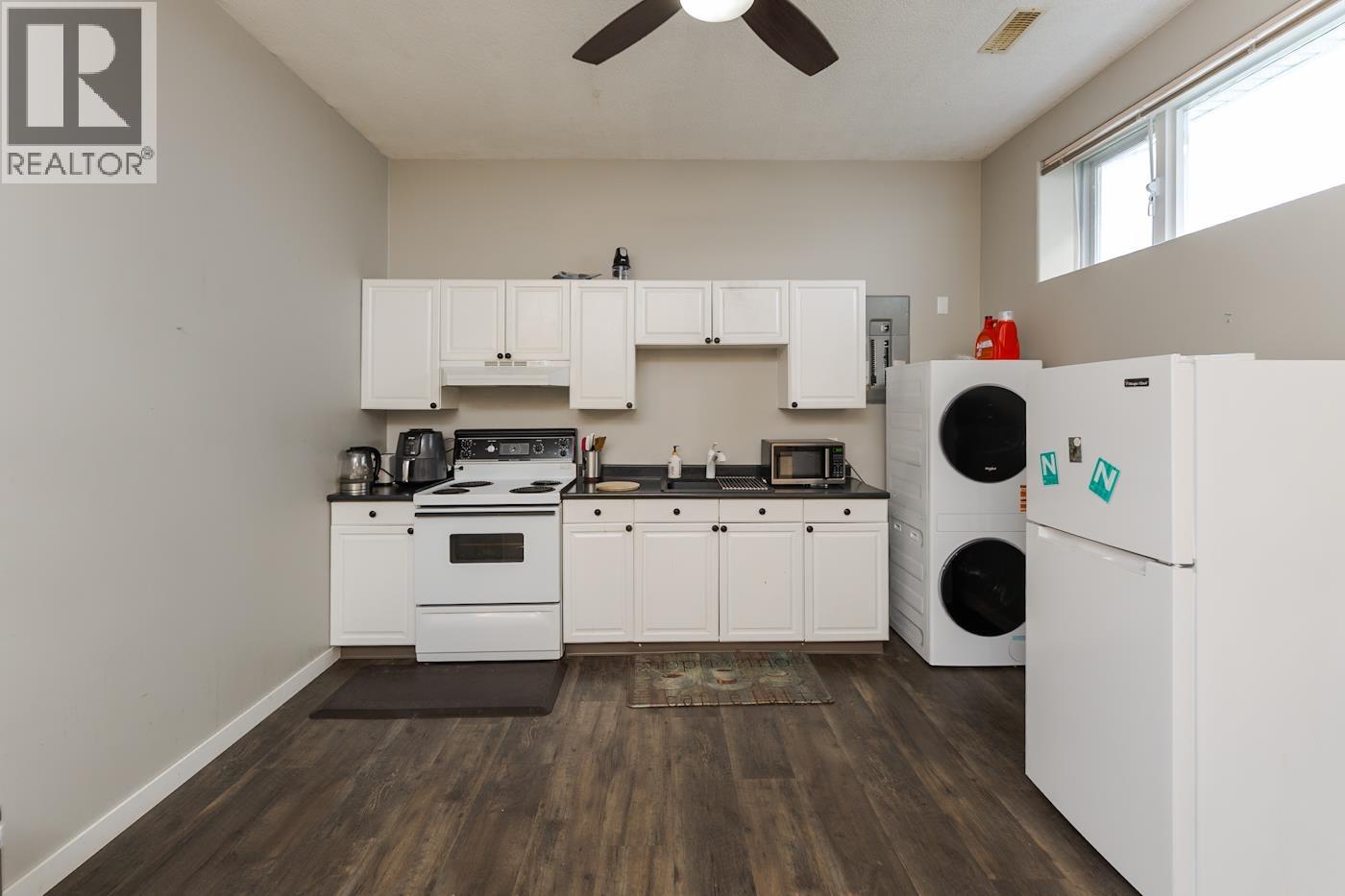 Photo 10 of 41 — 4224 AVISON PLACE · Prince George, BC