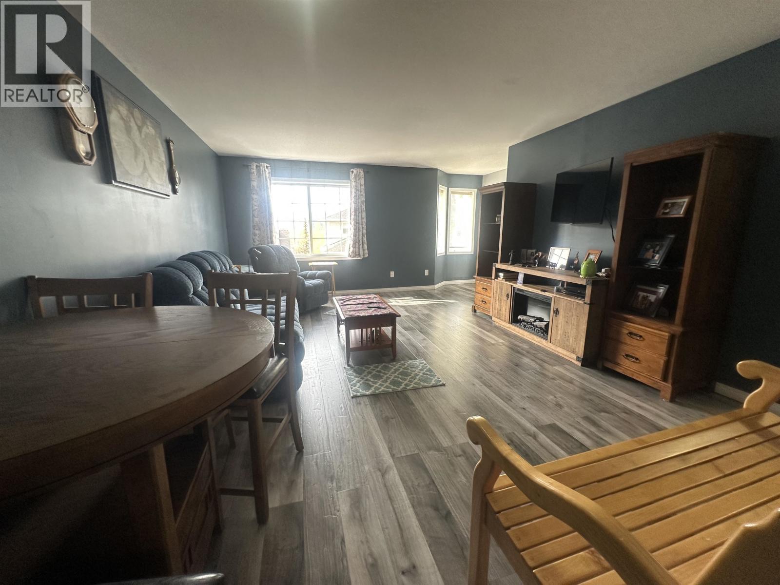 #54 350 PEARKES DRIVE - 9