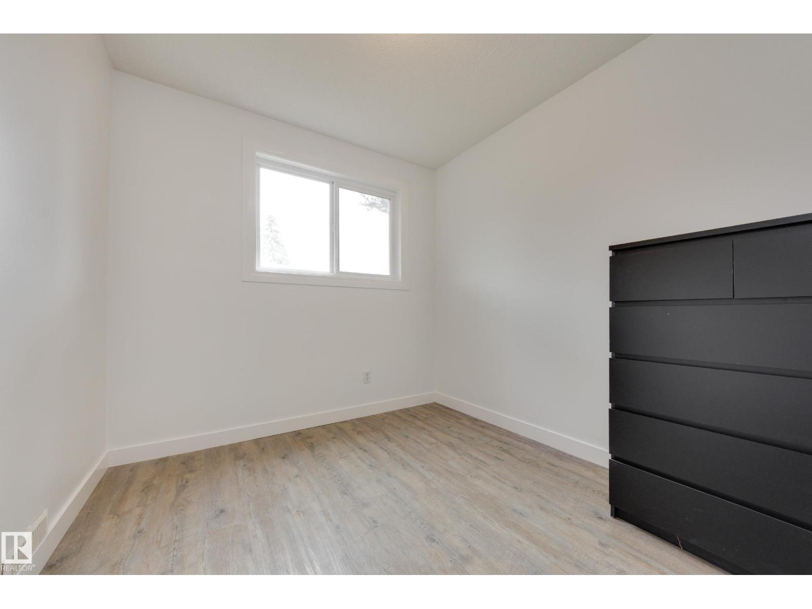 6451 180 ST NW - 32