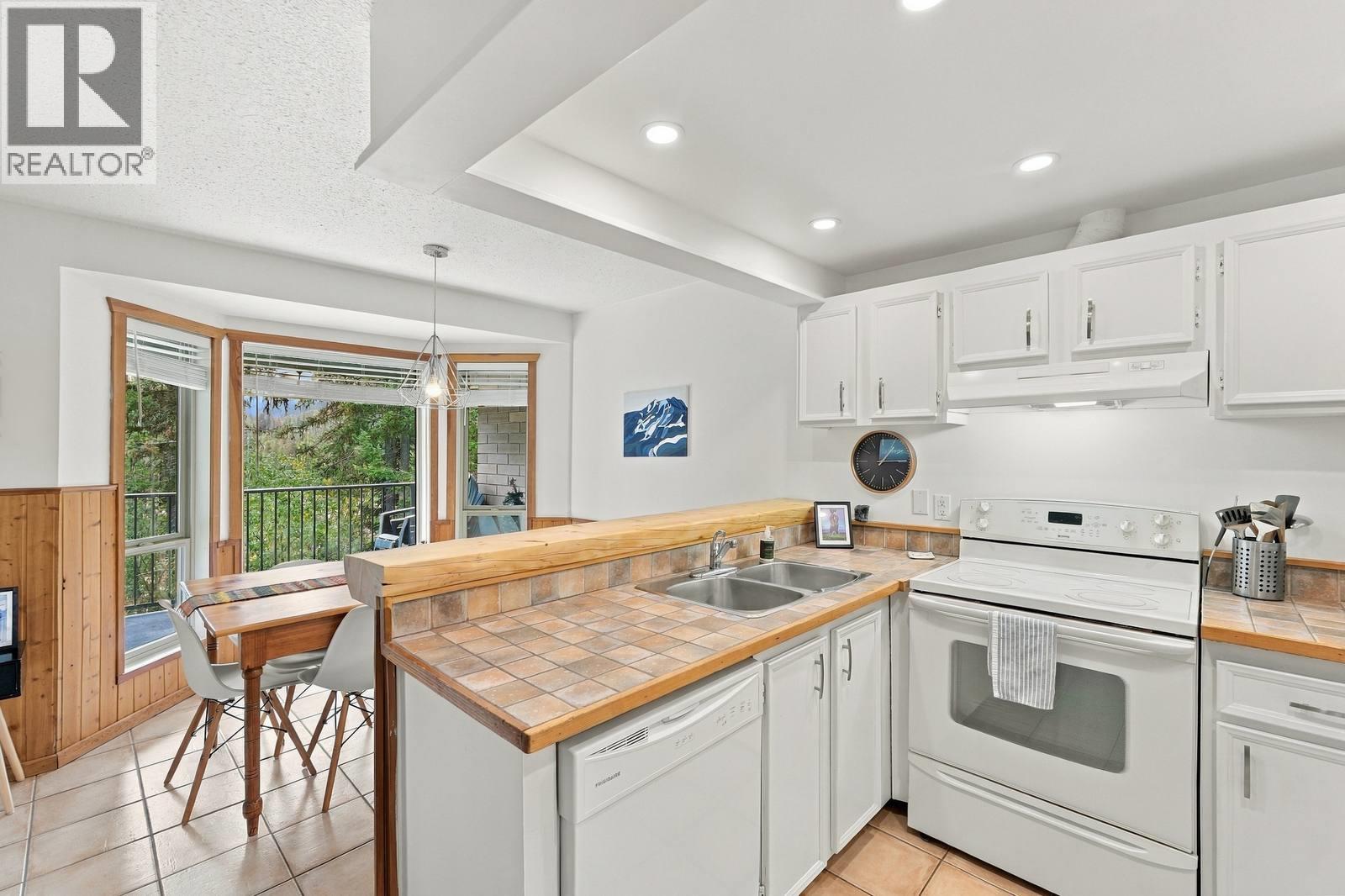 #805 225 CLEARVIEW Road - 2